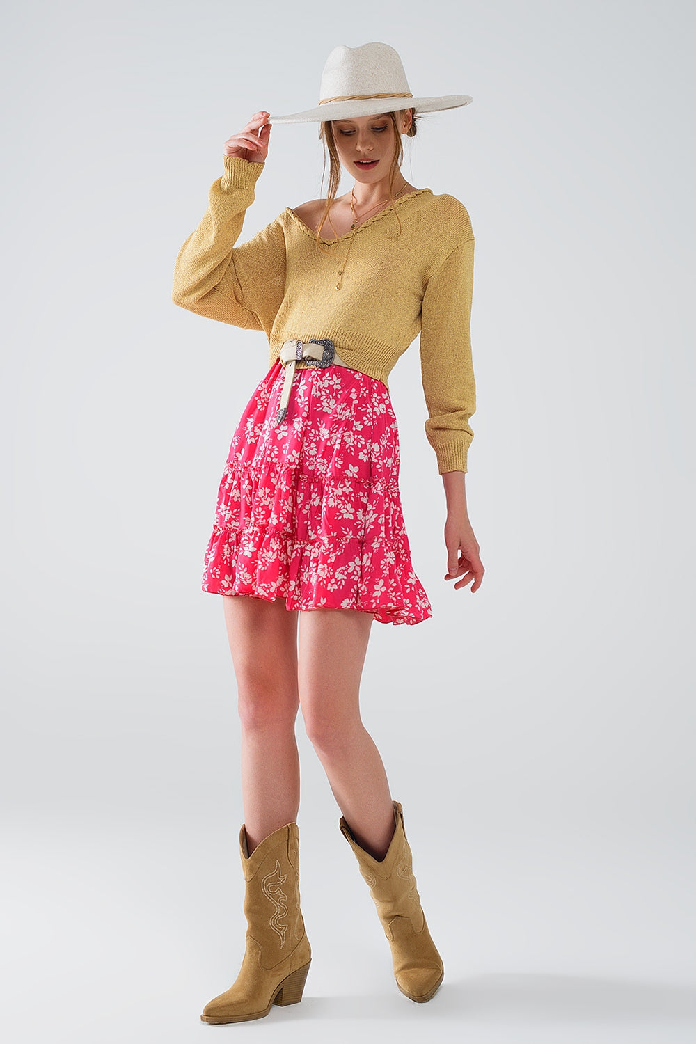 Wide V-neck Light Sweater With Braided Detail In Gold - Jumpers