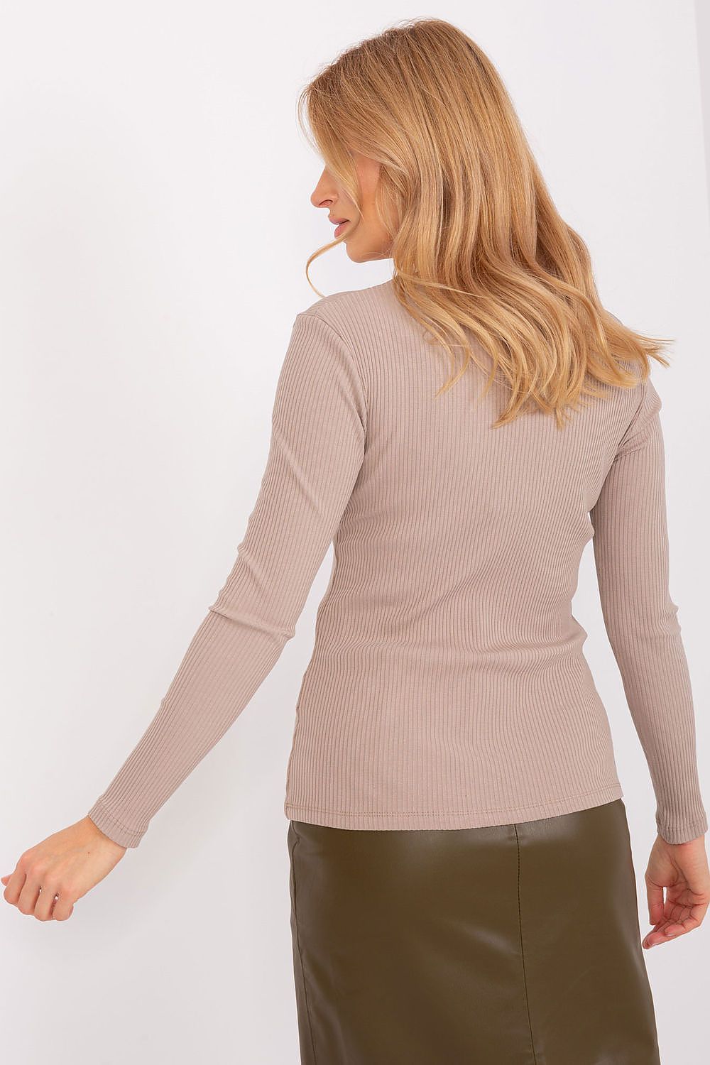 BFG woman blouse in ribbed design, featuring a fitted silhouette and long sleeves
