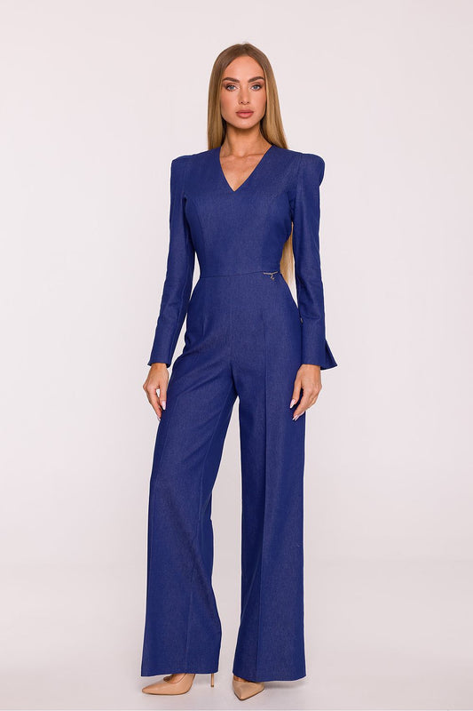 Stylish women's denim jumpsuit in blue with long sleeves and a fitted silhouette
